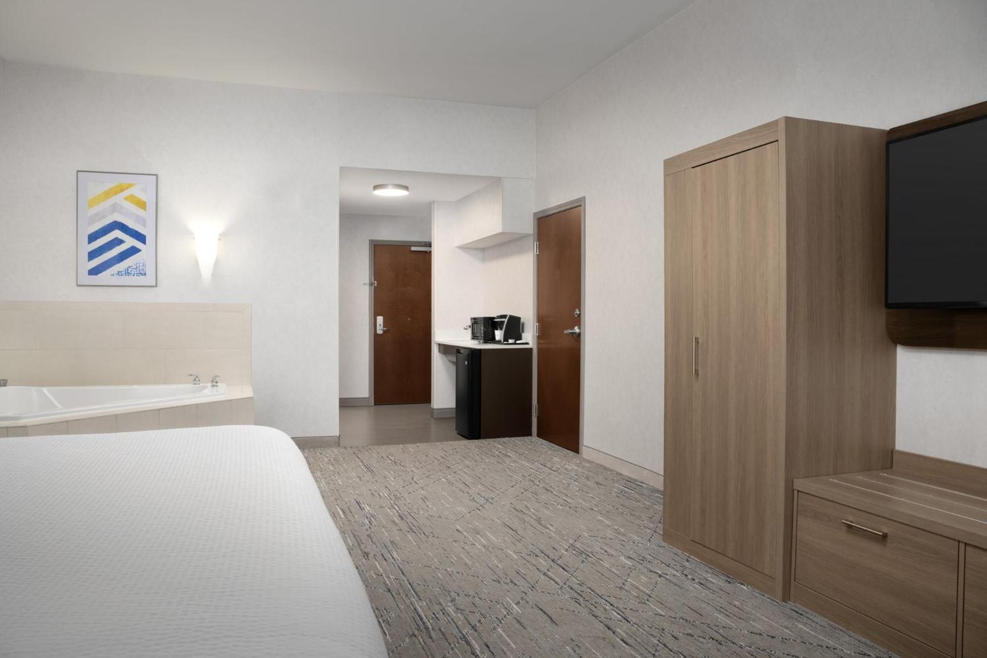 Holiday Inn Express & Suites Alexandria - Fort Belvoir By Ihg Exterior photo