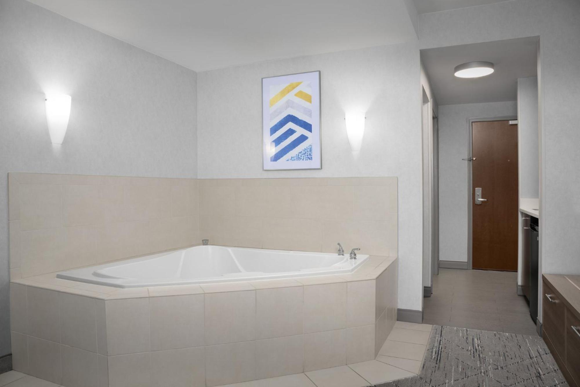 Holiday Inn Express & Suites Alexandria - Fort Belvoir By Ihg Exterior photo