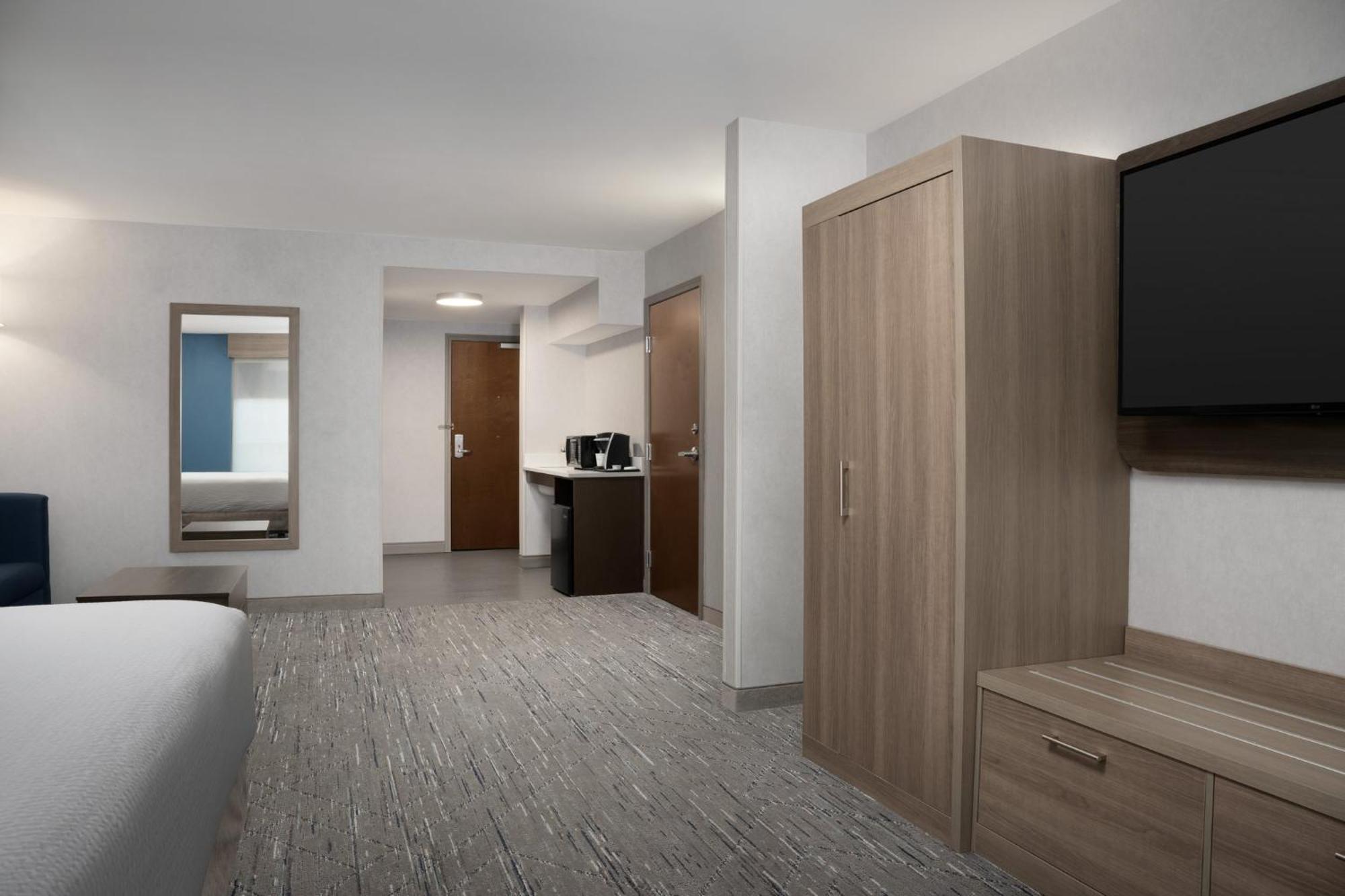Holiday Inn Express & Suites Alexandria - Fort Belvoir By Ihg Exterior photo